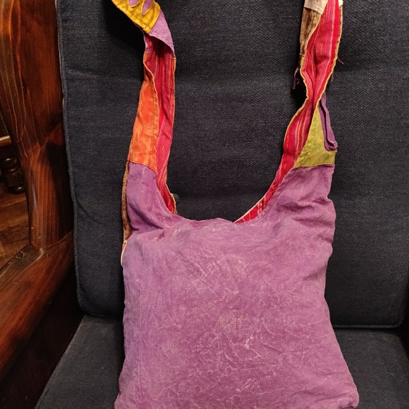 Multicolored oversized crossbody hobo bag - Picture 4 of 8